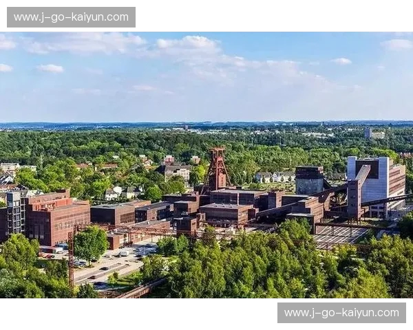 从山巅小镇到工业心脏：海登海姆与杜伊斯堡的绿茵宿命之战